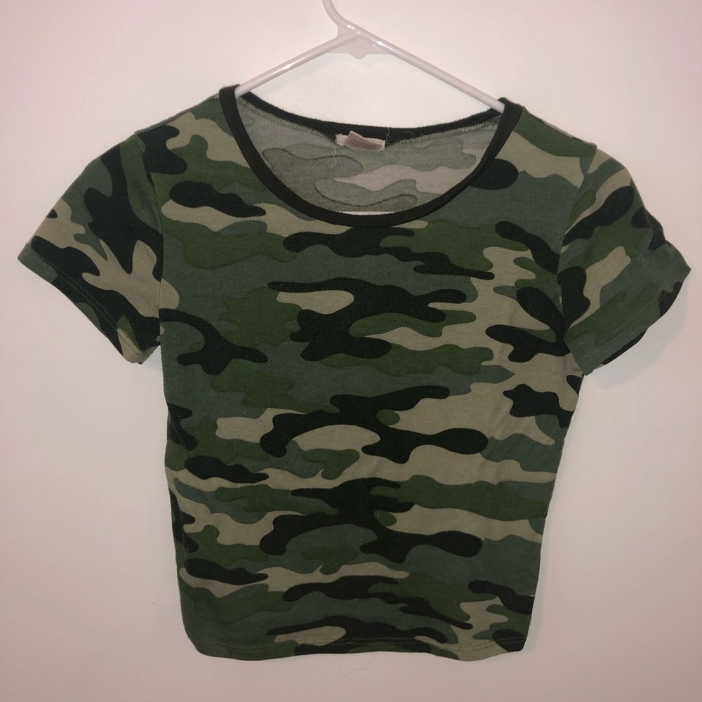 h and m cropped camo top